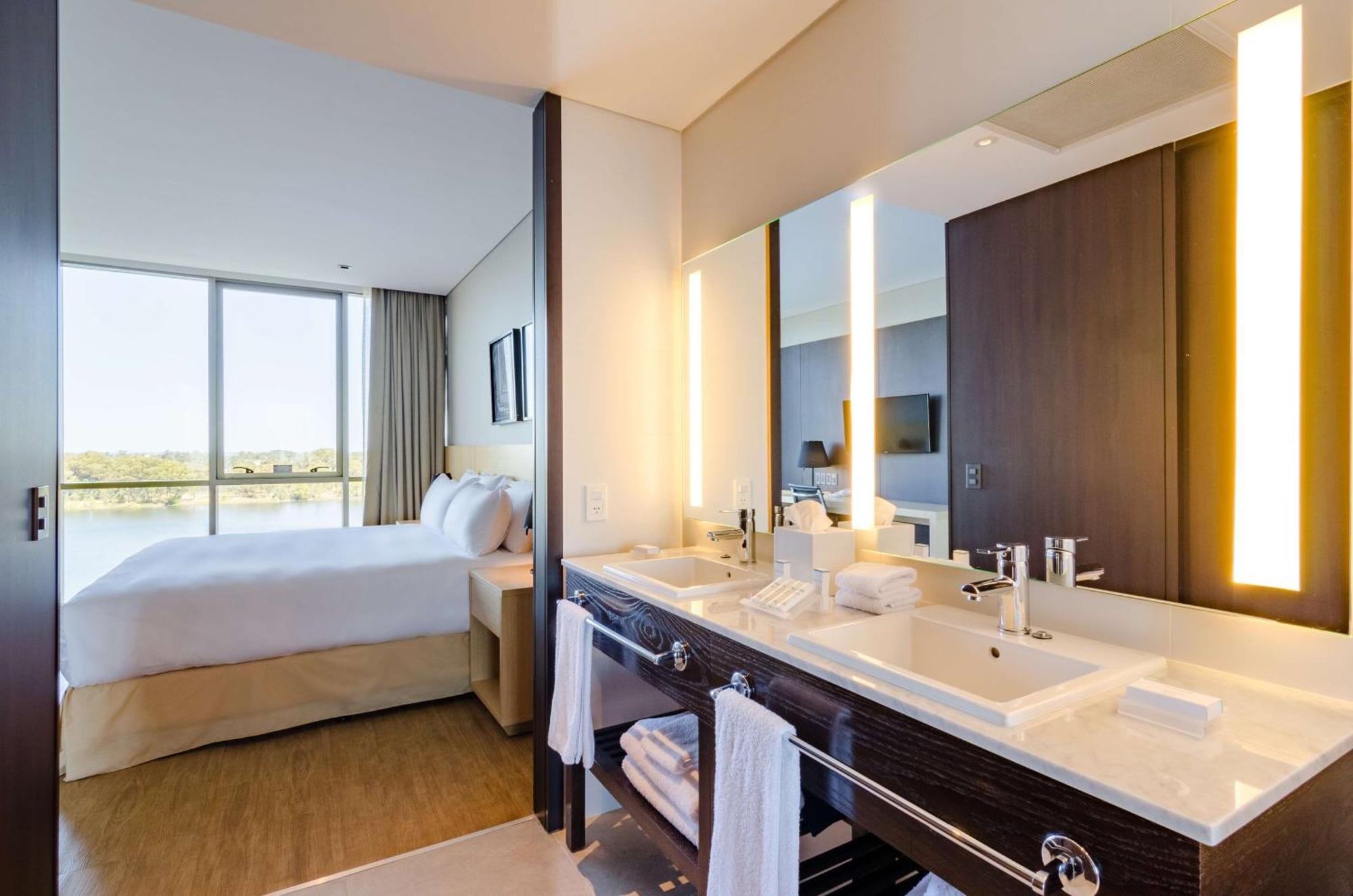 Отель Hampton By Hilton Montevideo Carrasco Сьюдад-де-ла-Коста Экстерьер фото