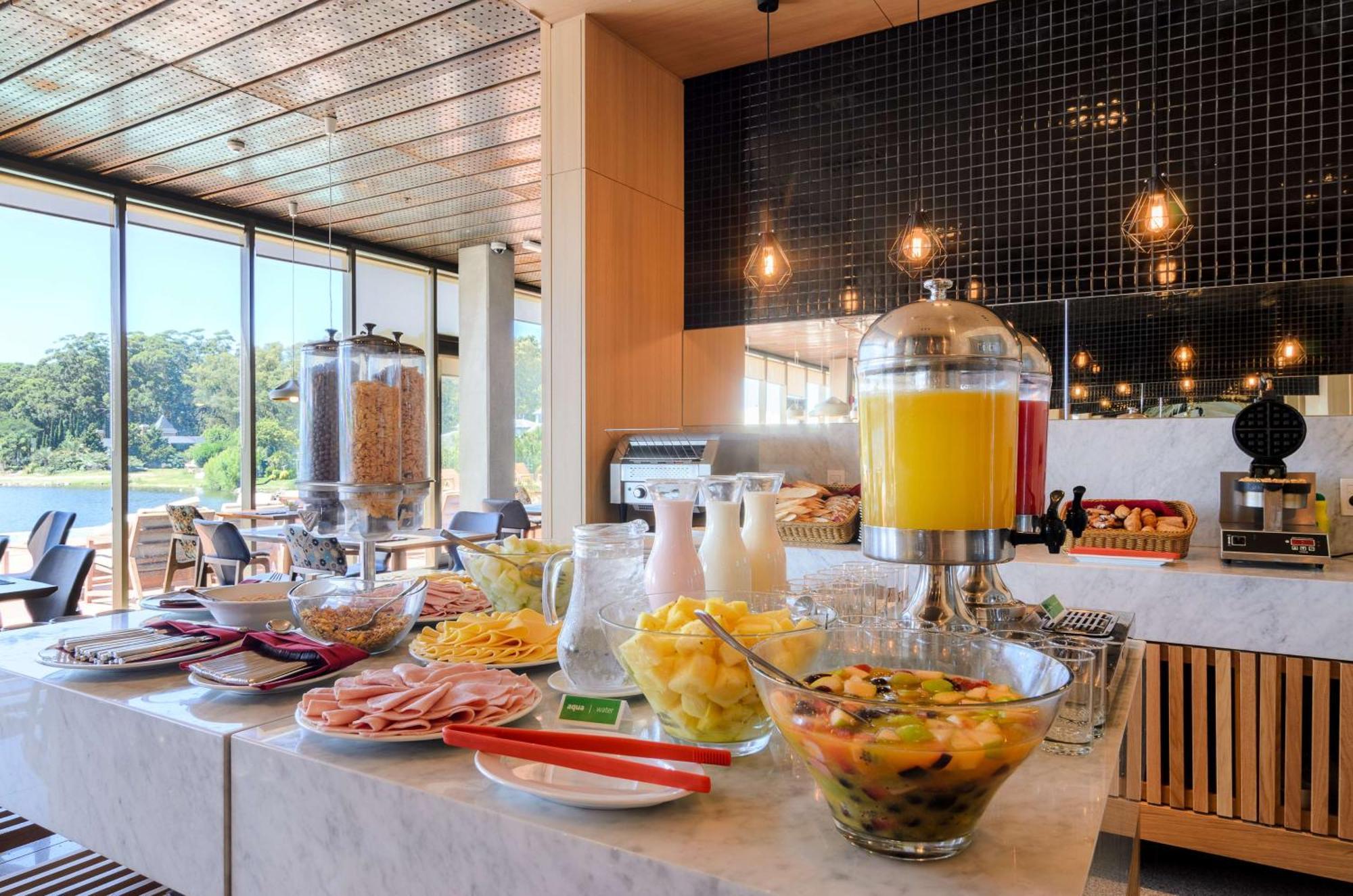 Отель Hampton By Hilton Montevideo Carrasco Сьюдад-де-ла-Коста Экстерьер фото