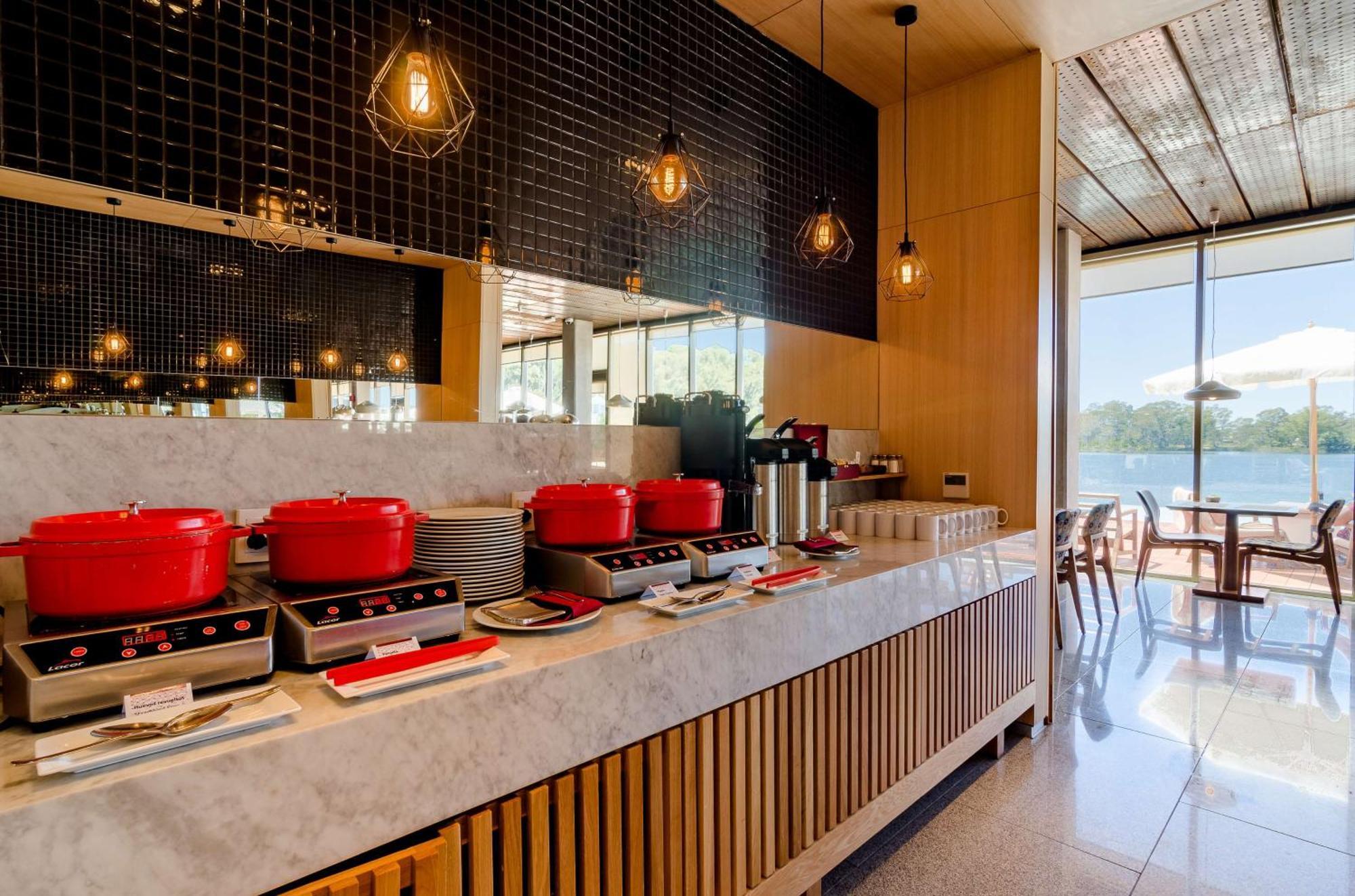 Отель Hampton By Hilton Montevideo Carrasco Сьюдад-де-ла-Коста Экстерьер фото
